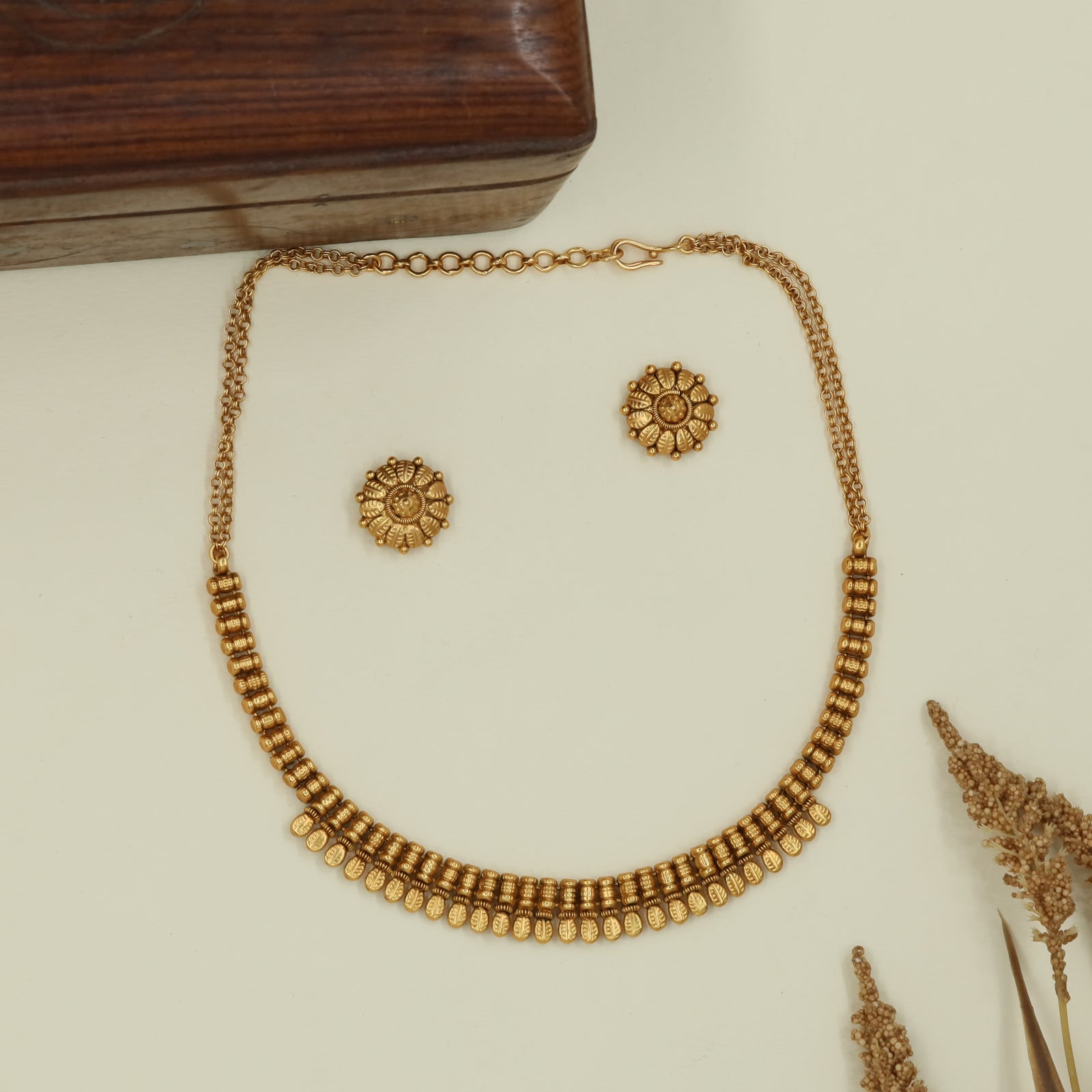 Graduated bead row antique necklace with tight fringe detailing