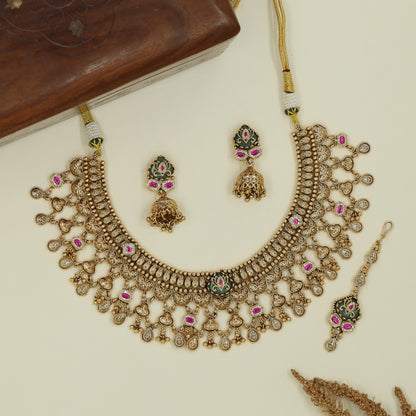 Heavy fringe layout kundan necklace with closely packed links and multi drop hanging elements