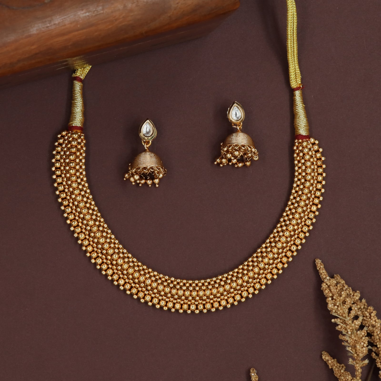 Heavy sphere antique necklace with compact bead arrangement and smooth curve