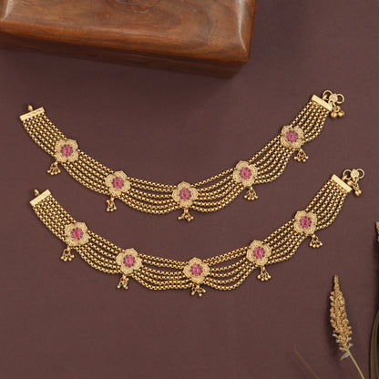 Flowing strand payal with repeated chains and decorative connector discs