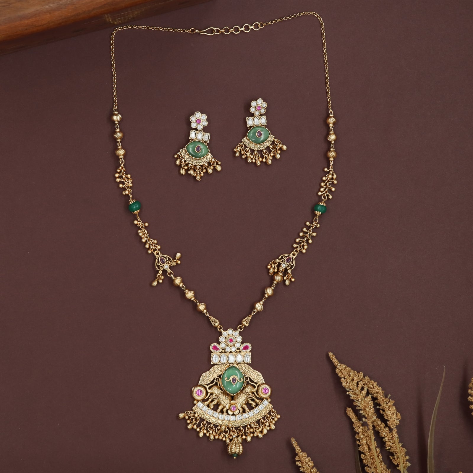 Fine connector kundan chain pendant with spaced elements and detailed hanging unit