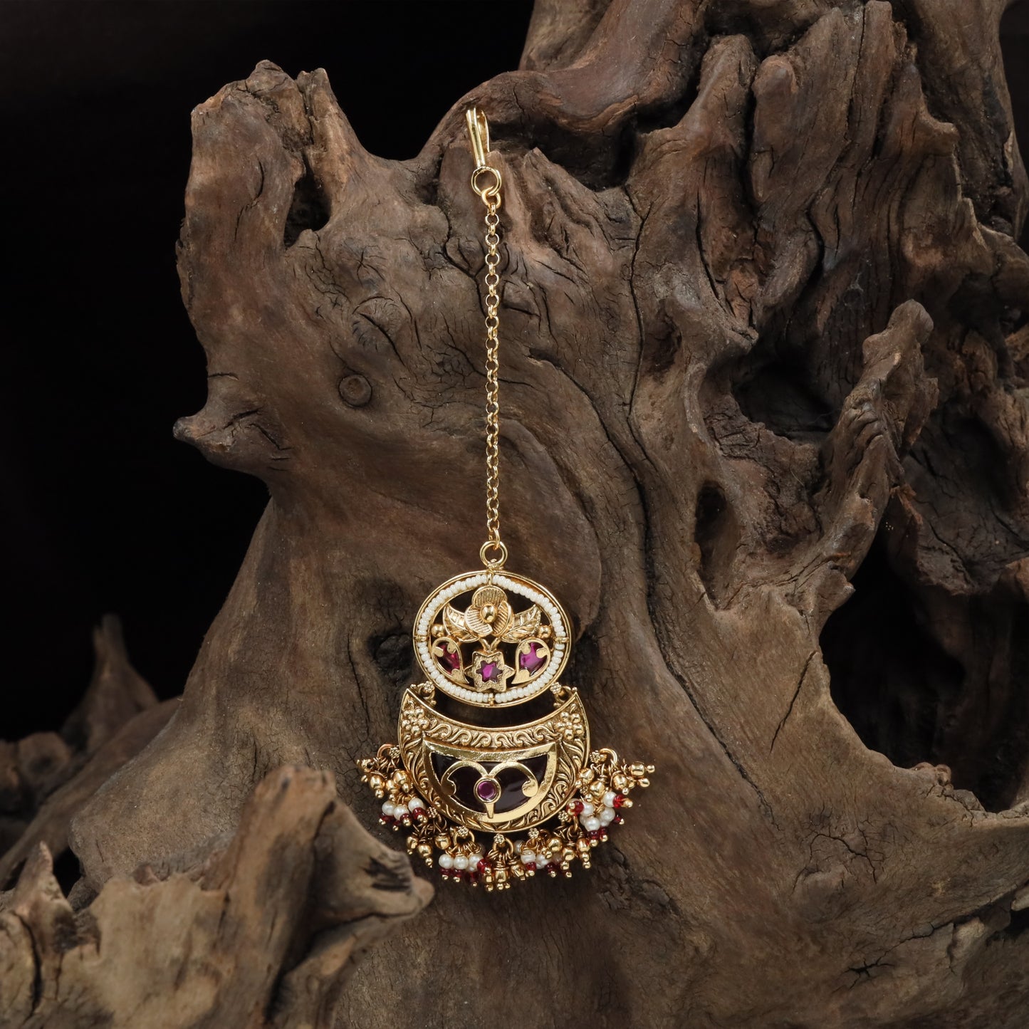 Dual section kundan tikka with circular top frame and engraved lower crescent