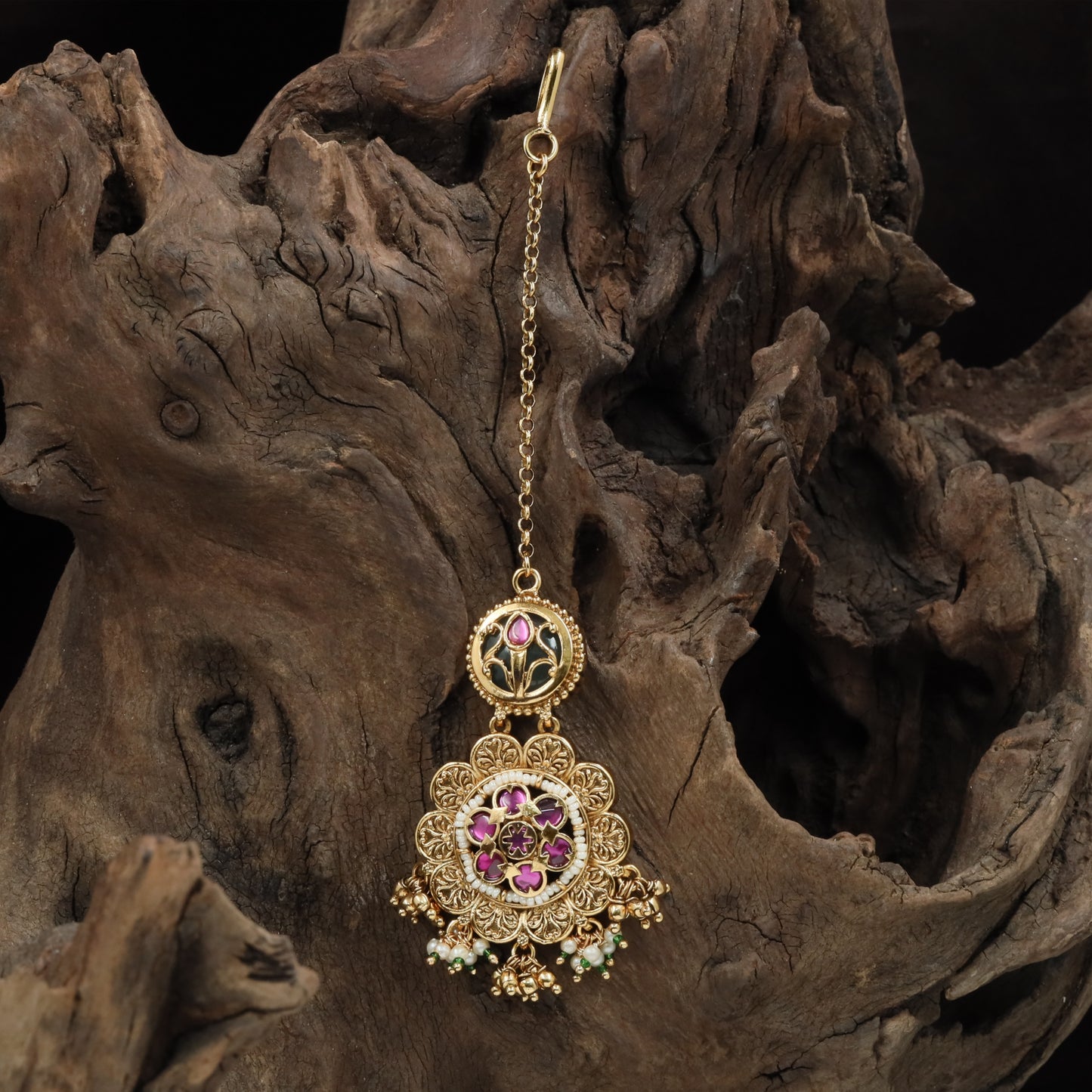 Floral disc kundan tikka with open leaf top unit and layered circular base