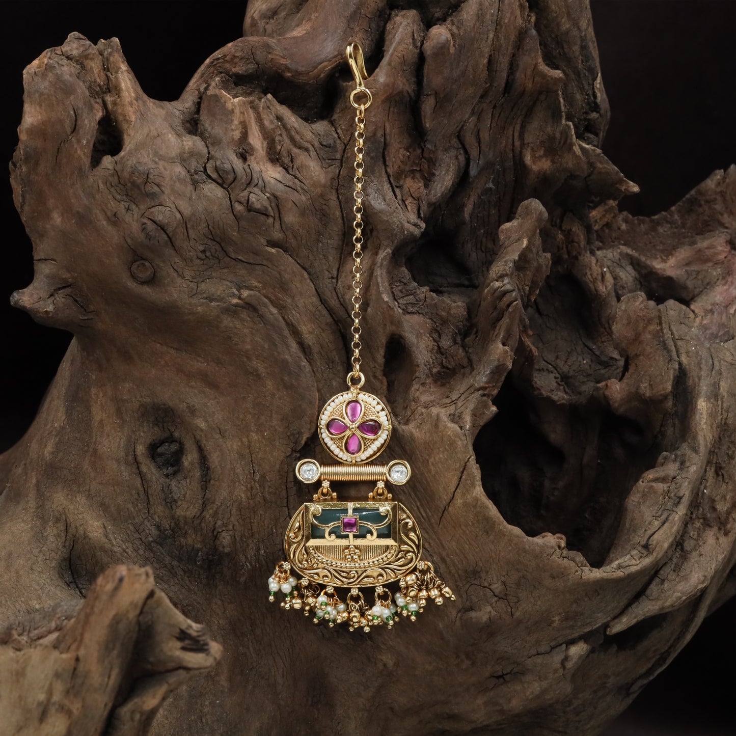 Moonlit Crest Kundan Tikka with Structured Hanging Border