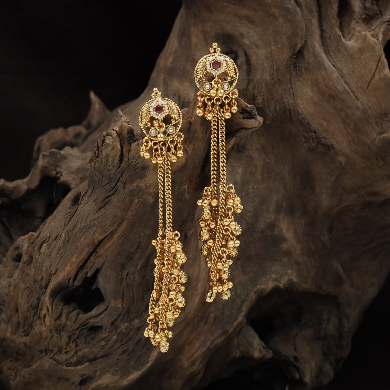 Juniper Disc Kundan Hanging with Textured Border Finish
