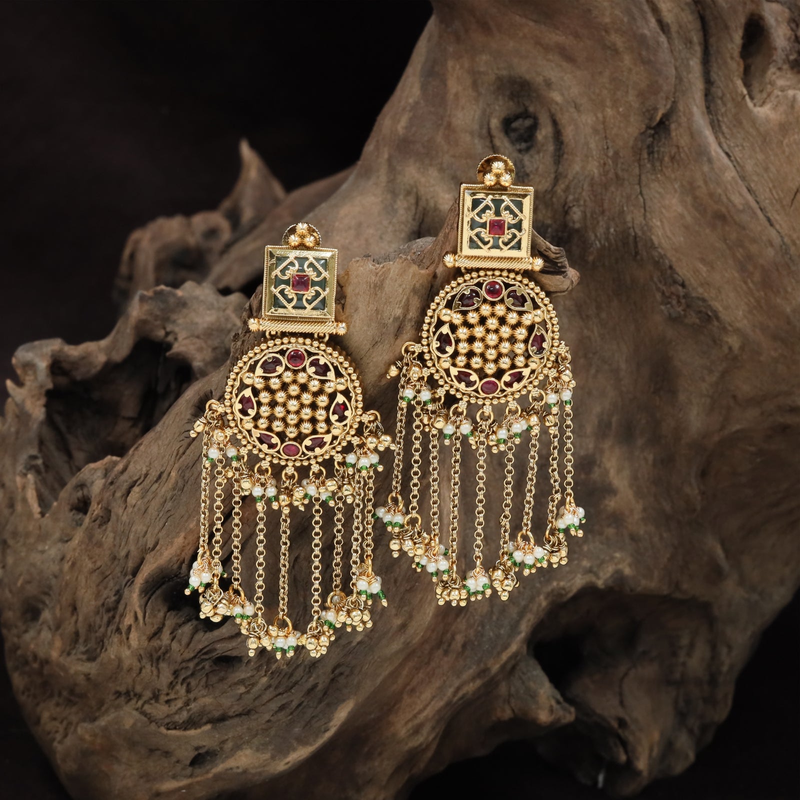 Glowridge Frame Kundan Hanging with Hanging Fringe Chains