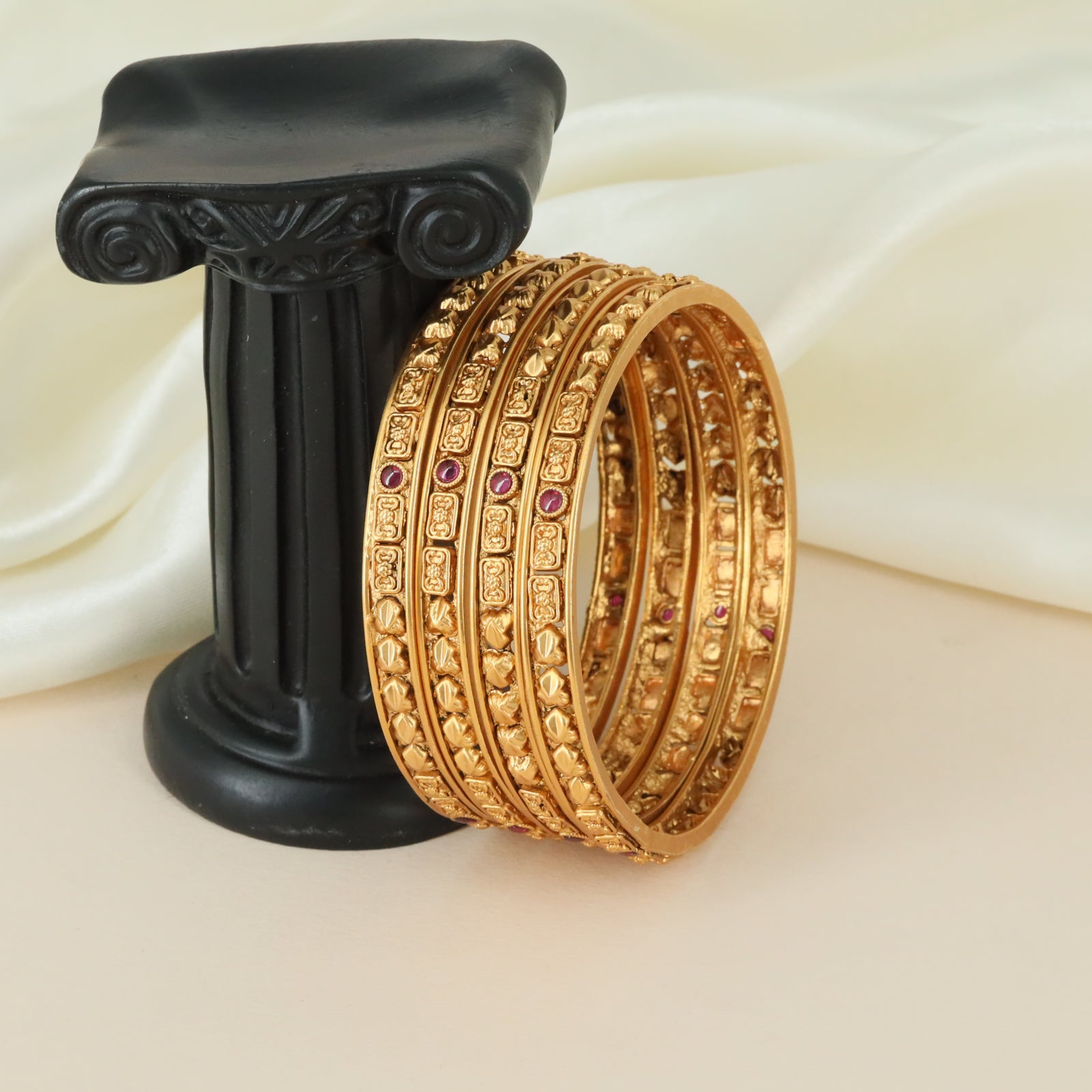 Grandeur block-carved classical bangles with uniform round centers