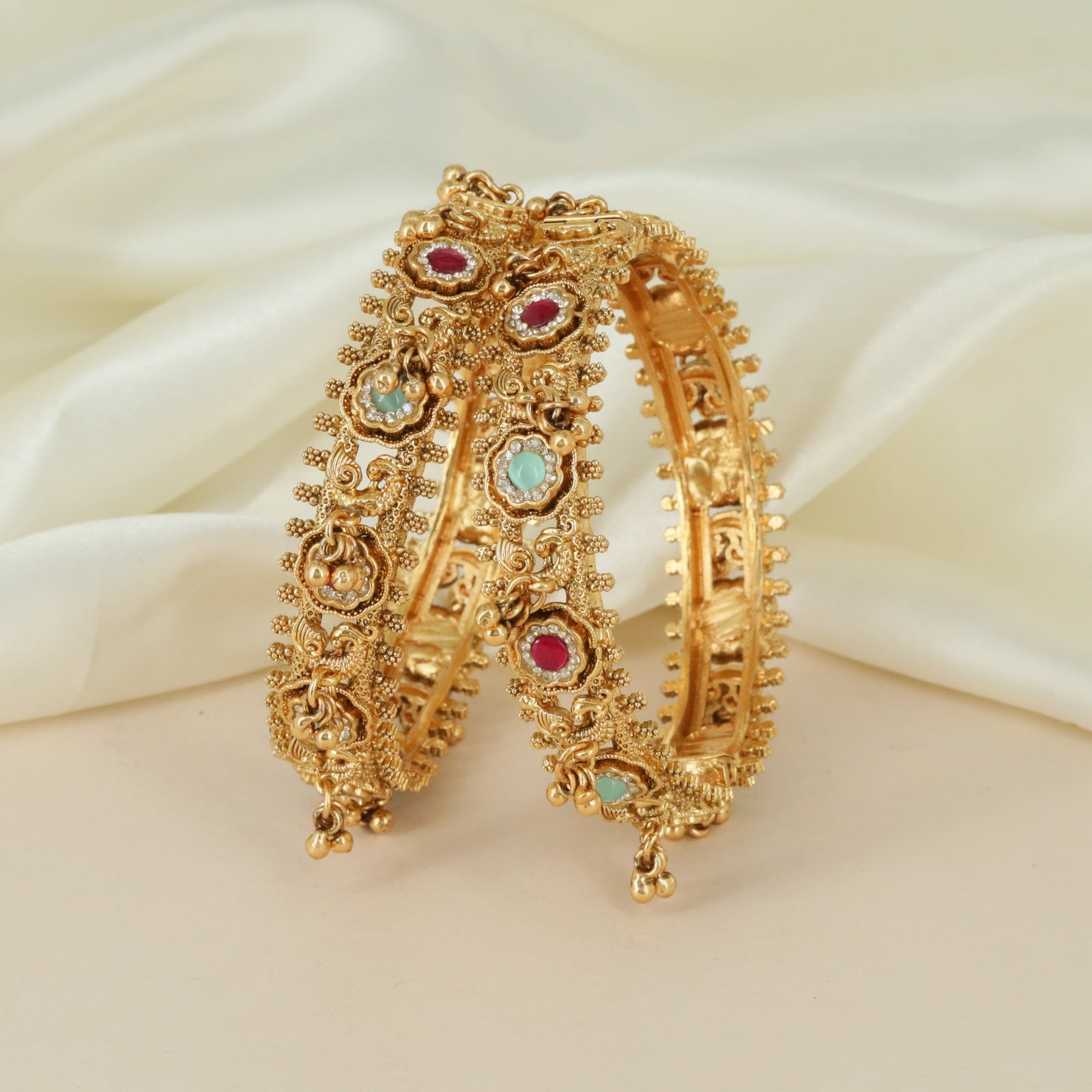 Vintage Oval Layout Kundan Bangles with Layered Heritage Styling