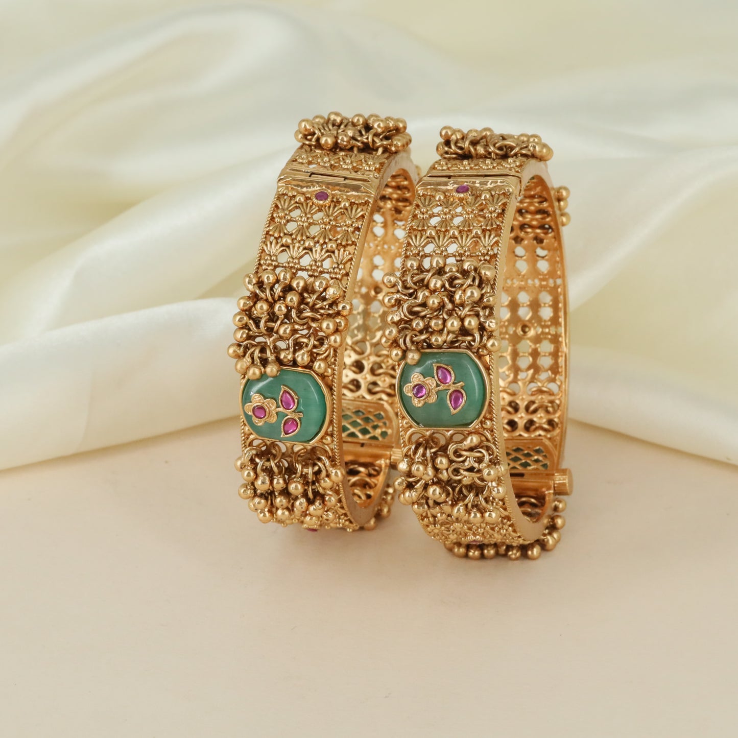 Regal Floral Mesh Kundan Bangles with Layered Cluster Border Detailing