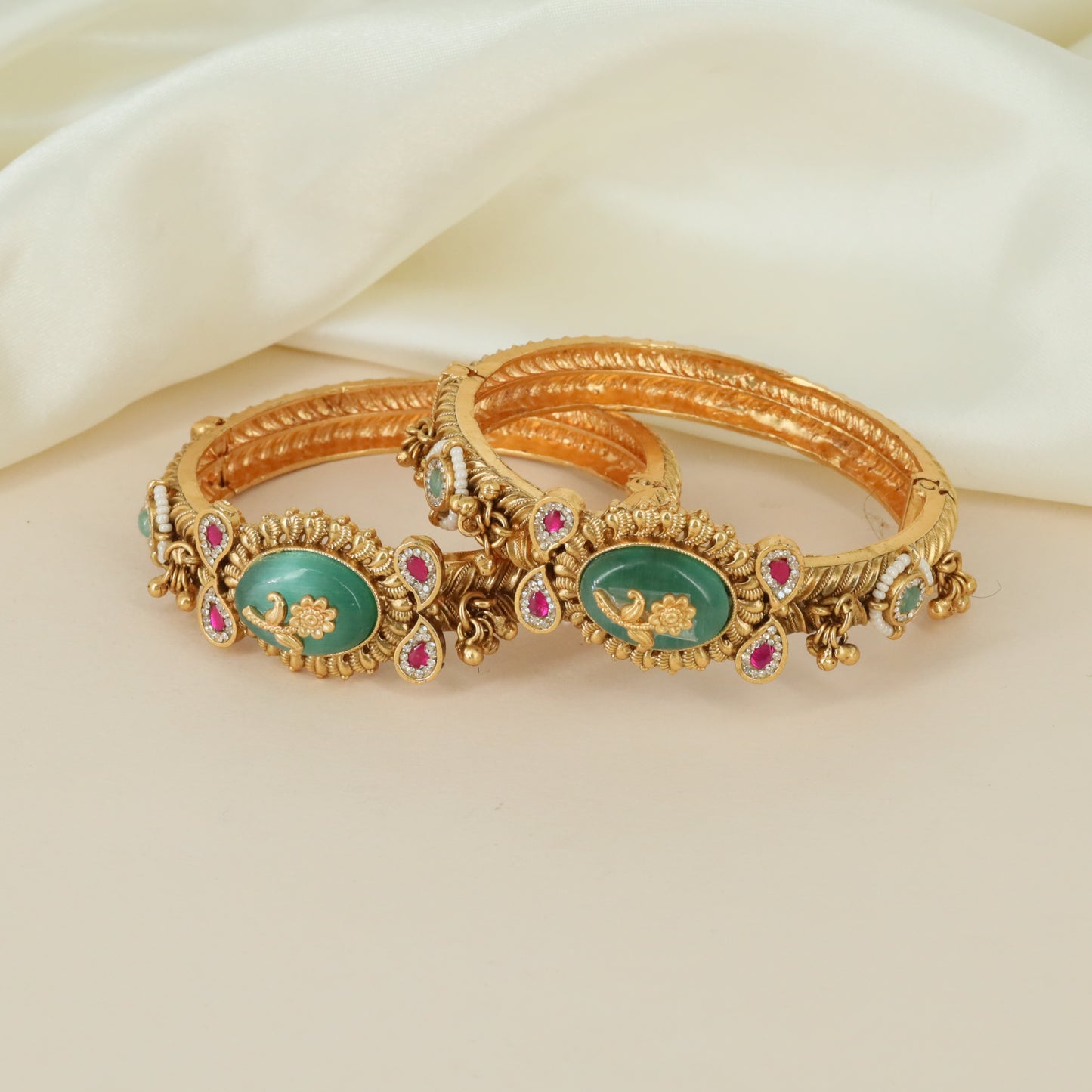 Grand Link Pattern Kundan Bangles with Decorative Stone Styling