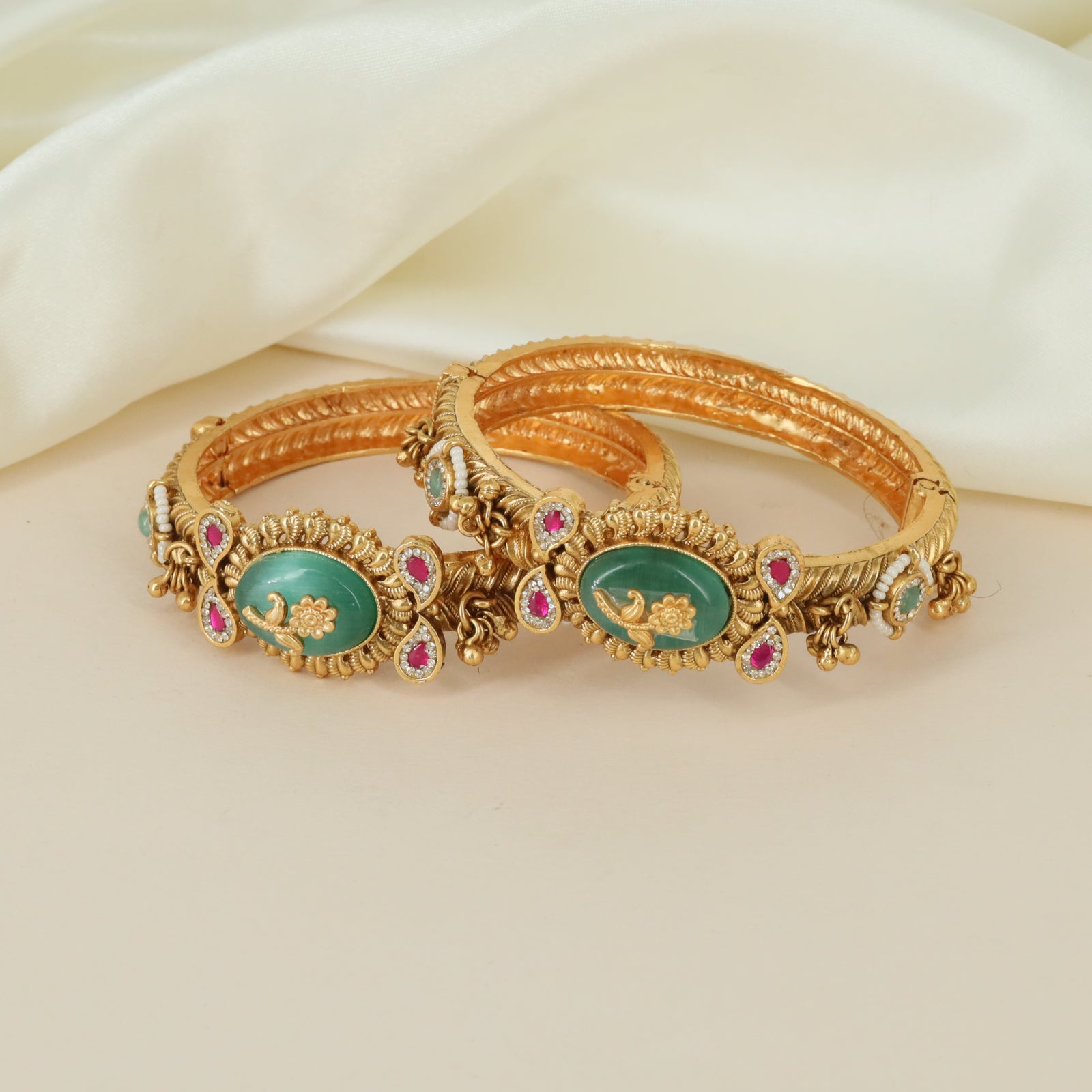 Grand Link Pattern Kundan Bangles with Decorative Stone Styling