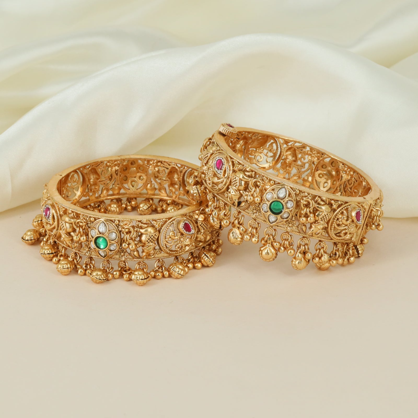 Premium crafted detailing Kundan bangles with layered artistry