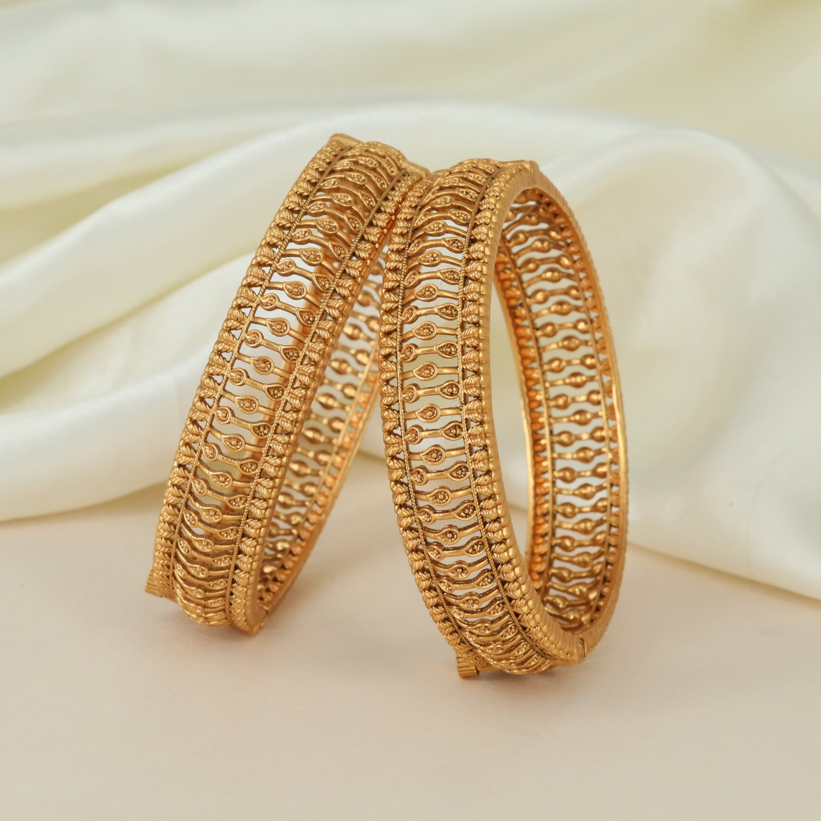 Grand Lace Layout Antique Bangles with Textured Border Styling