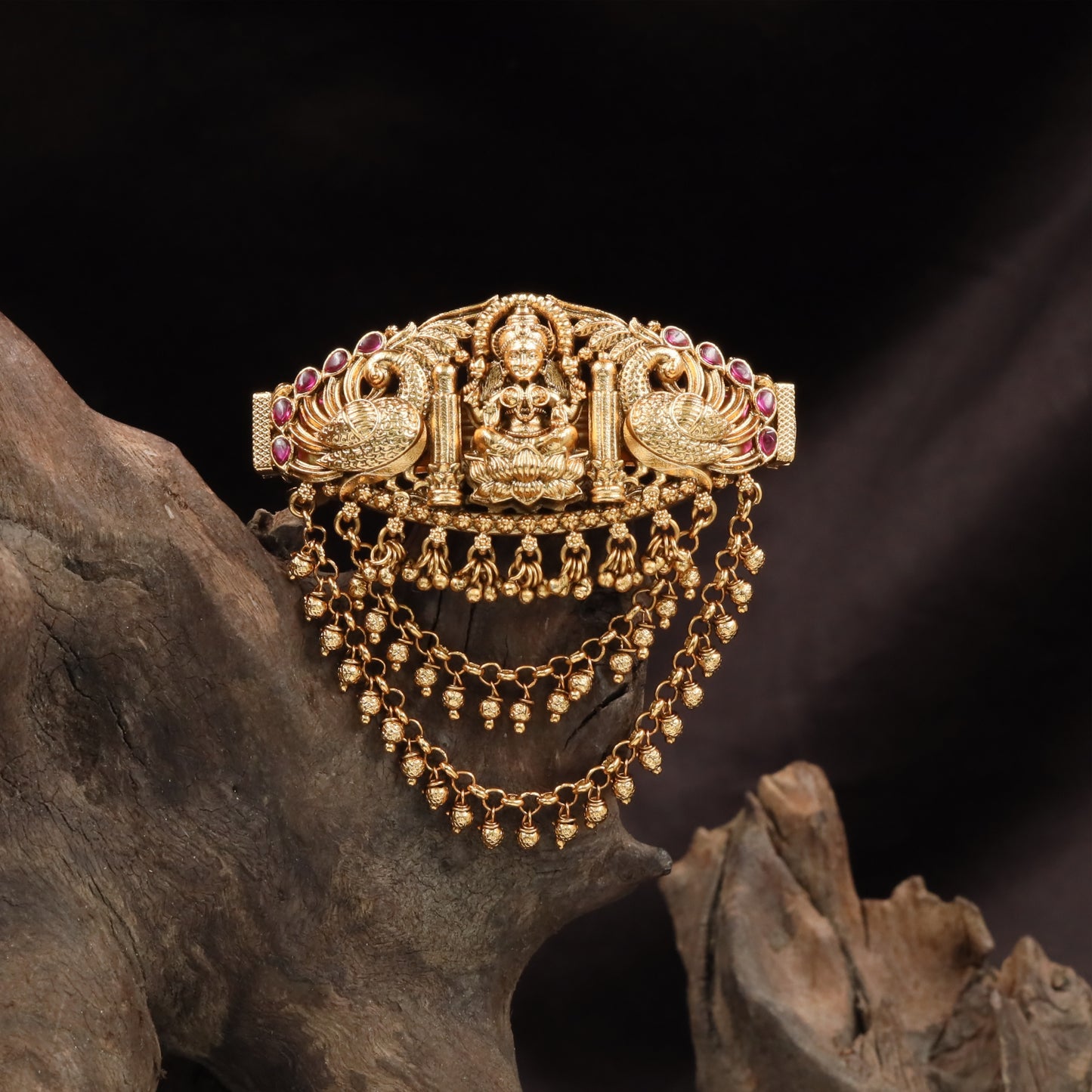 Heritage Swan Clip with Layered Hanging Pearl Borders
