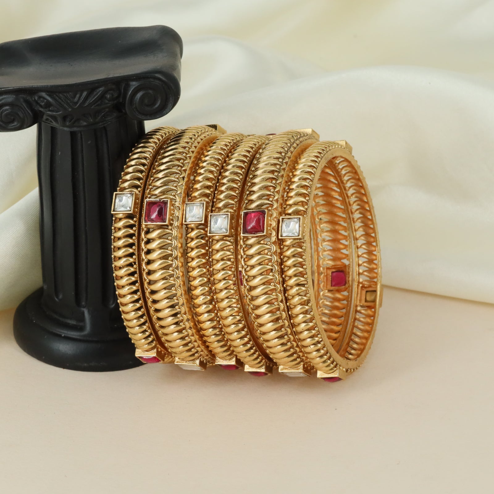 Decorative Rib Border Antique Bangles with Stone Accent Layout