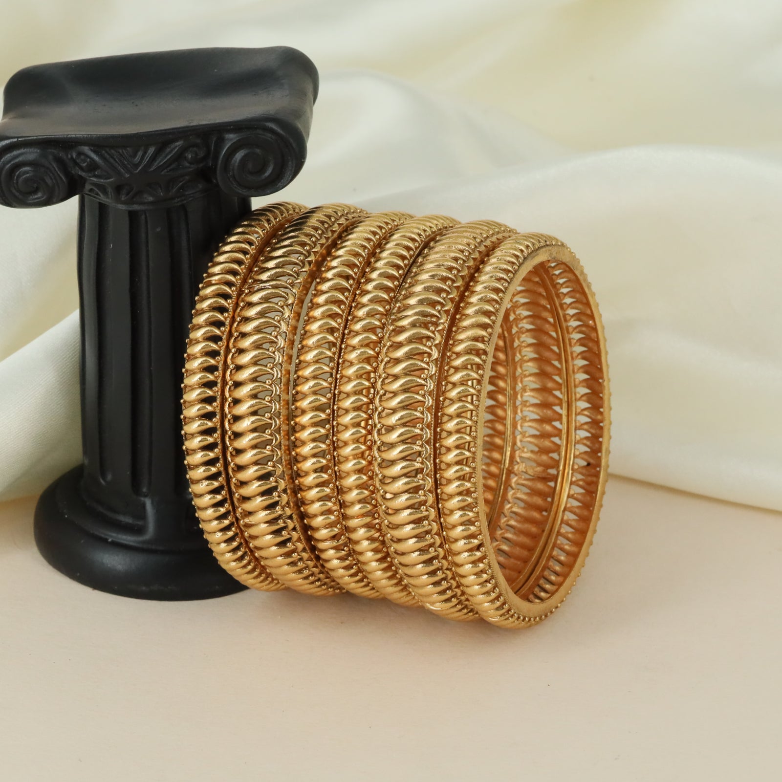 Decorative Rib Border Antique Bangles with Textured Detailing