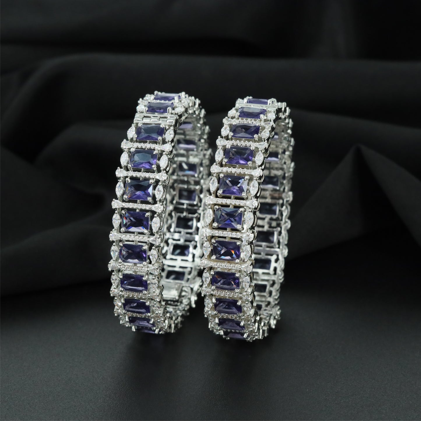 Luxury Interlock Rhodium Bangles with Detailed Surface Arrangement