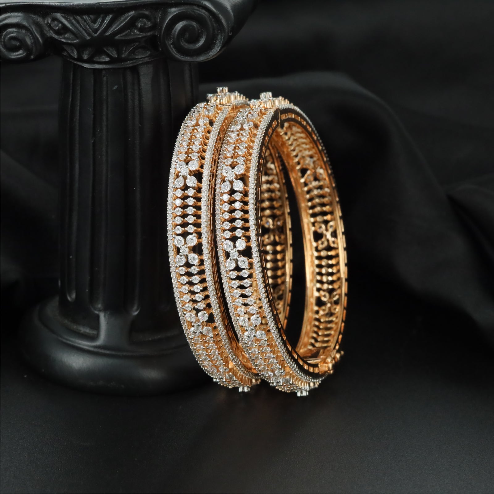 Lattice Crown Gj Bangles with Multirow Border Detailing