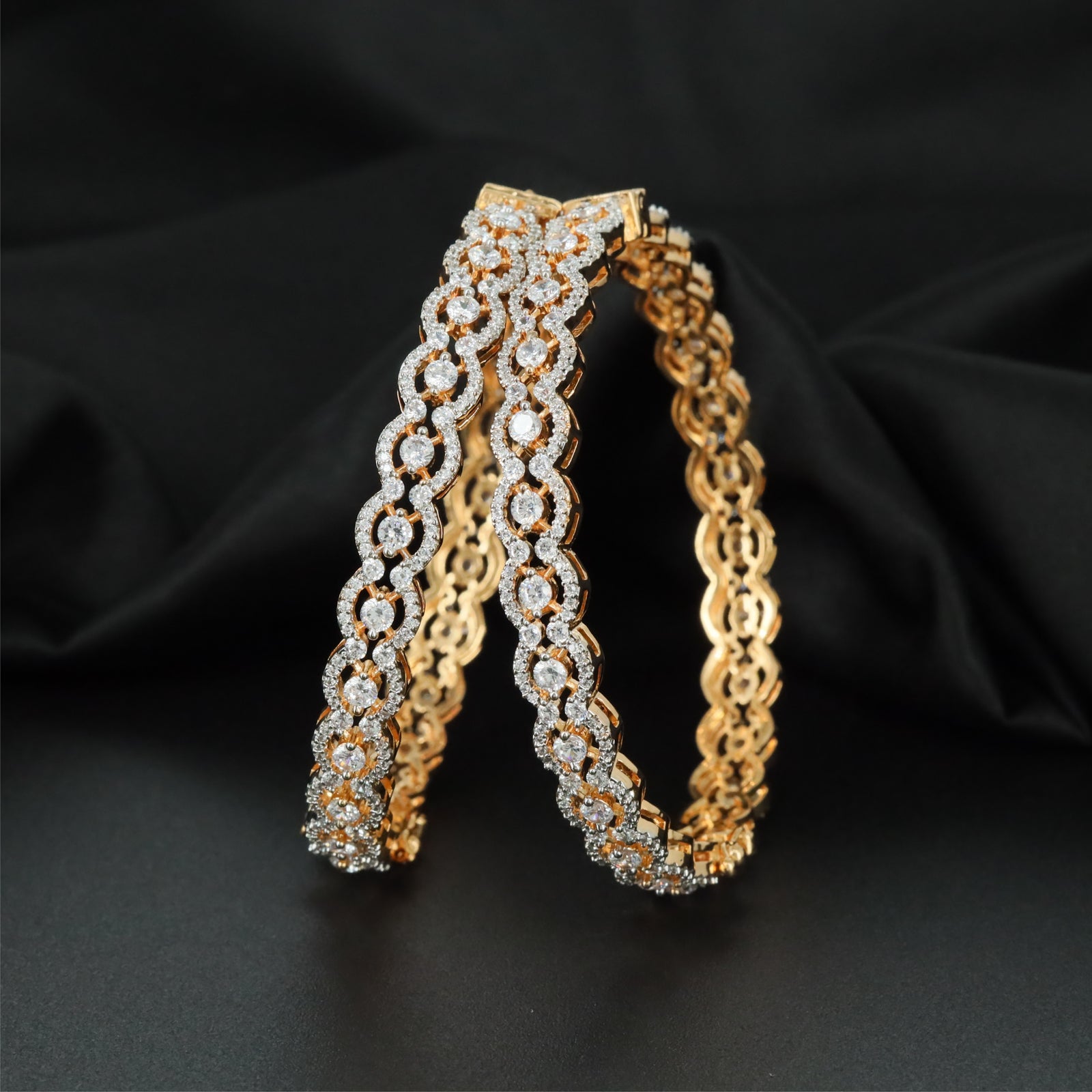 Orbit Chain Gj Bangles with Continuous Open Link Design