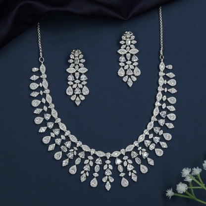 Elegant Hanging Leaf Pattern Necklace for Reception Look