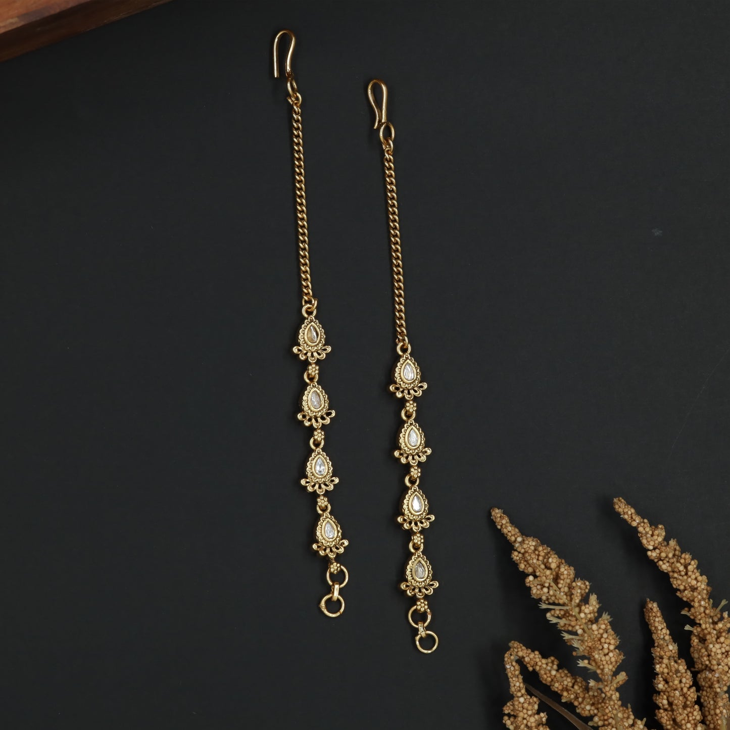 Traditional Hook Mati with Repeating Hanging Frames