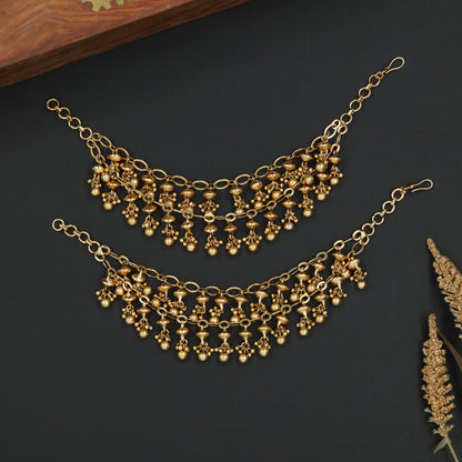 Premium Border Mati with Decorative Hanging Beads and Curved Layout