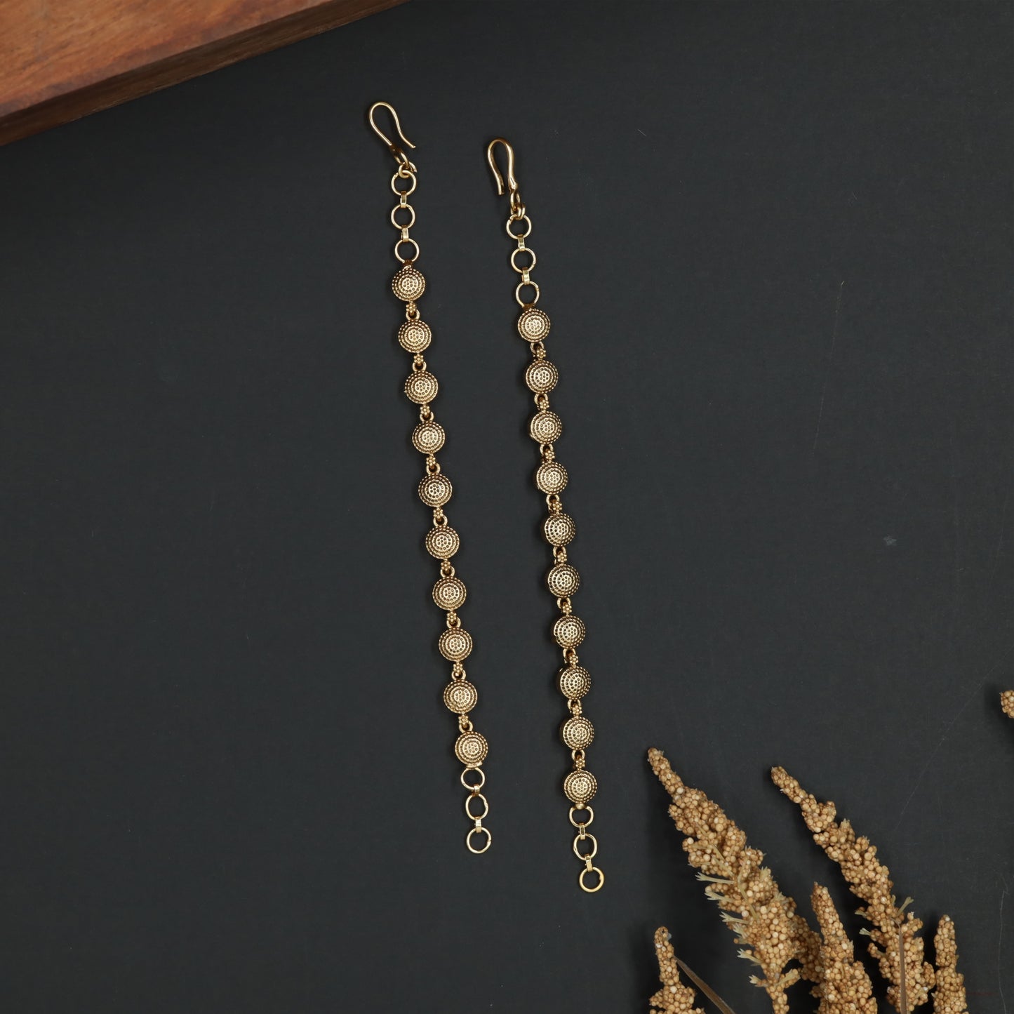 Premium Connector Mati with Textured Round Links and Side Chains