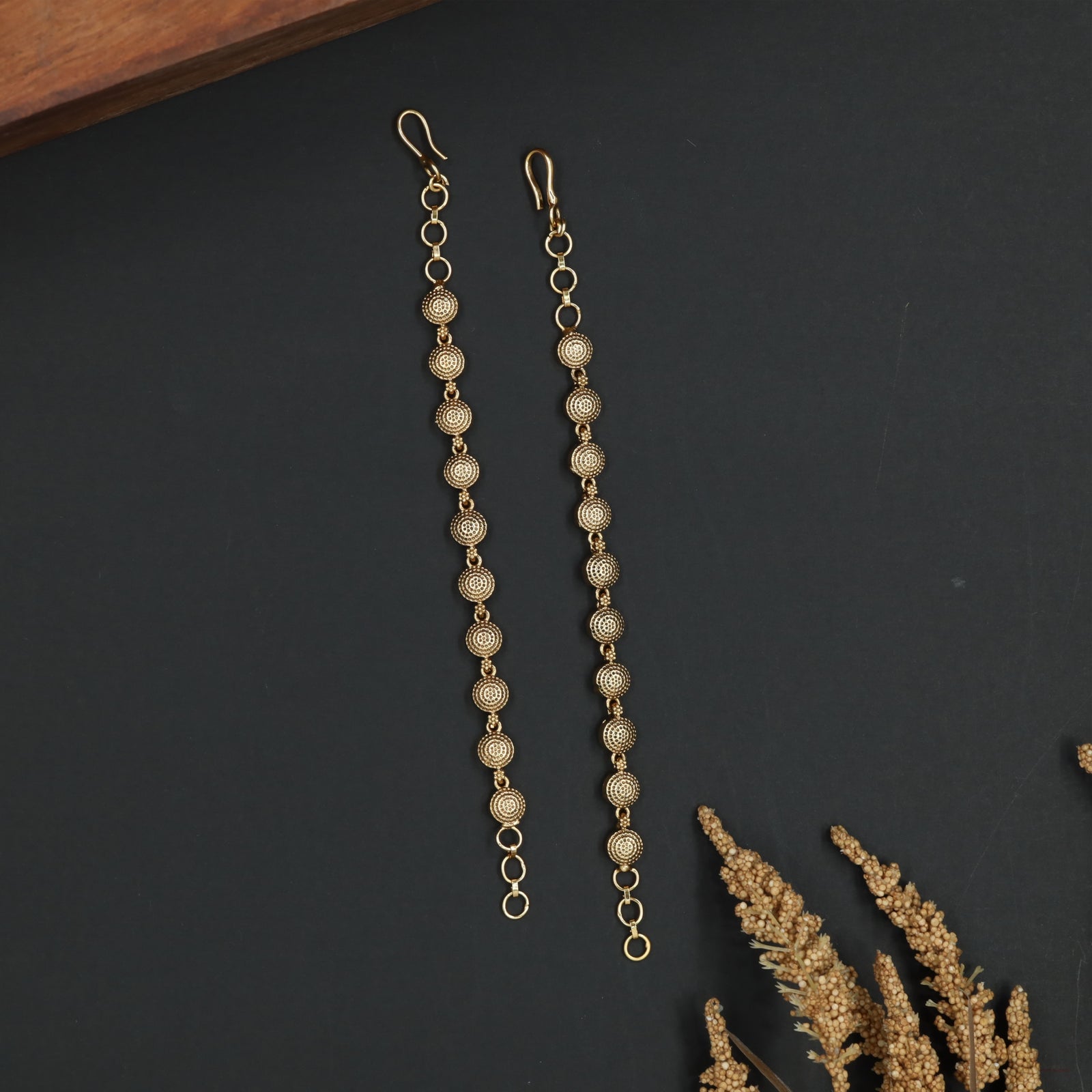 Premium Connector Mati with Textured Round Links and Side Chains