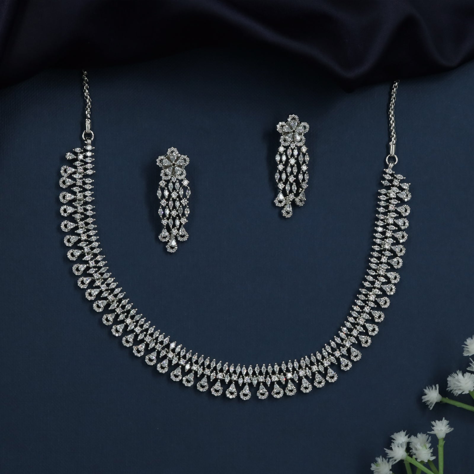 Flair Vine Necklace with Repeating Teardrop Sections
