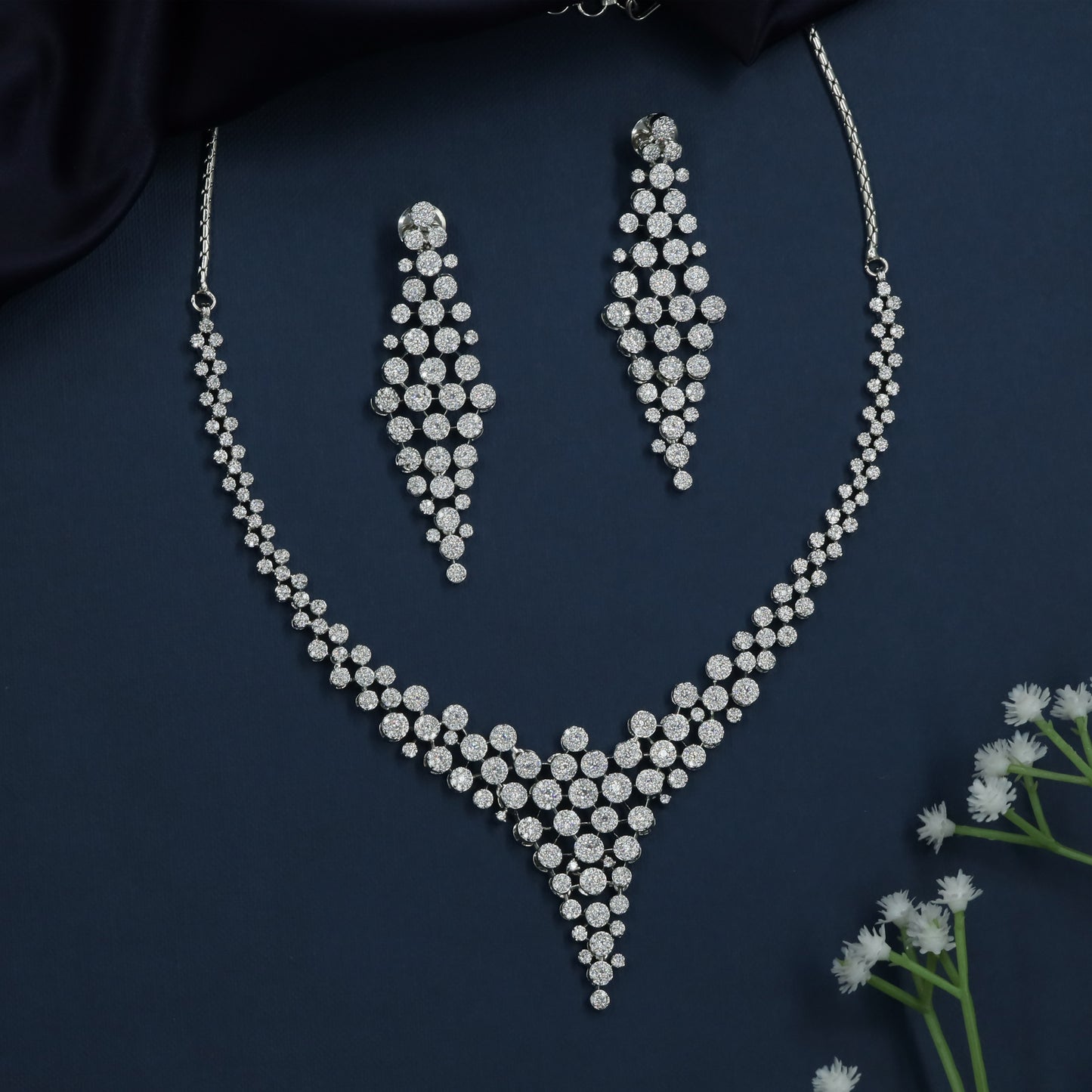 Flare Cluster Necklace with Decorative Tapered Finish
