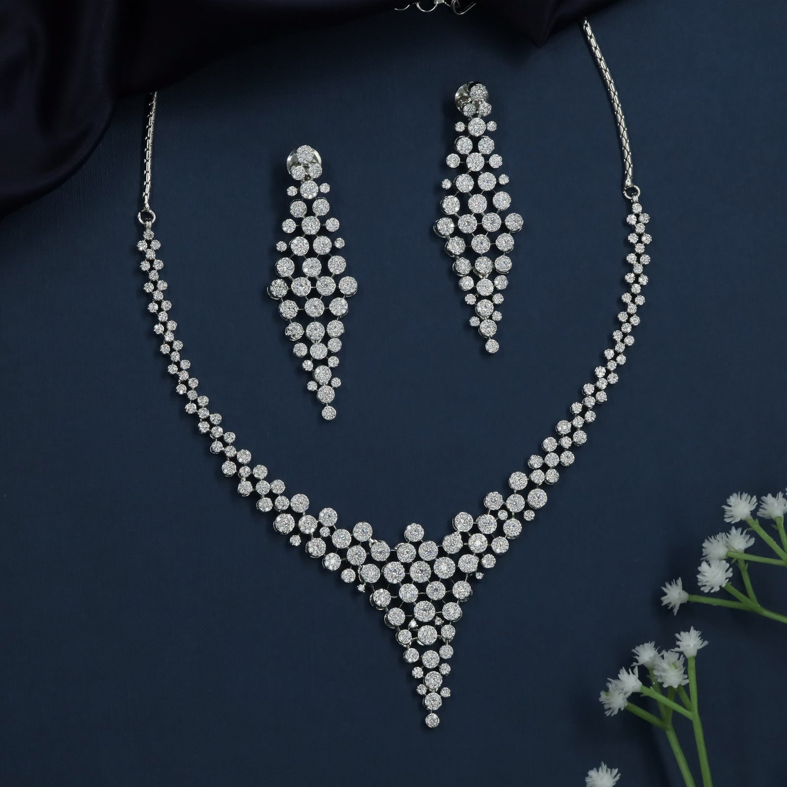 Flare Cluster Necklace with Decorative Tapered Finish