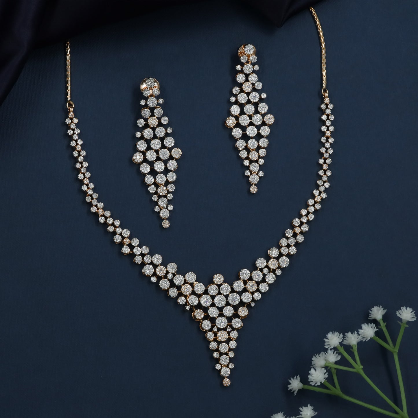 Flare Cluster Necklace with Decorative Tapered Finish