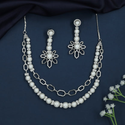 Moonlink Pearl Necklace with Geometric Openwork Design