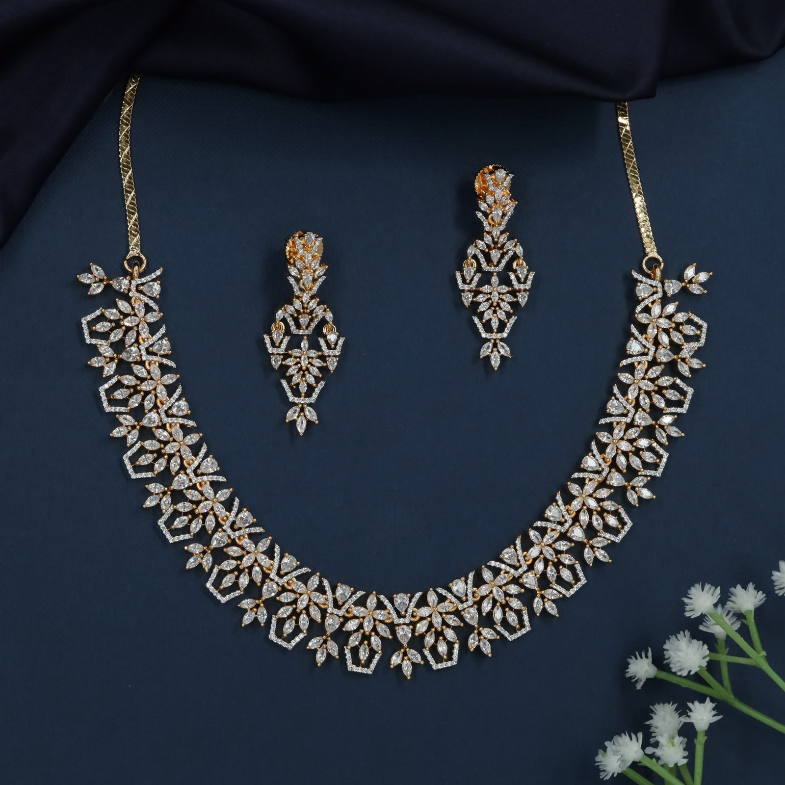 Floret Geometry Necklace with Structured Bloom Pattern