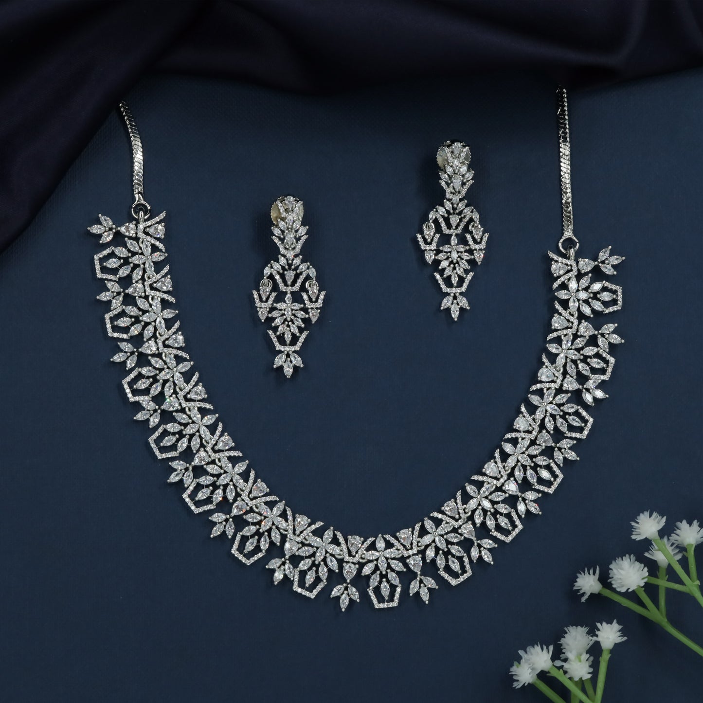 Floret Geometry Necklace with Structured Bloom Pattern