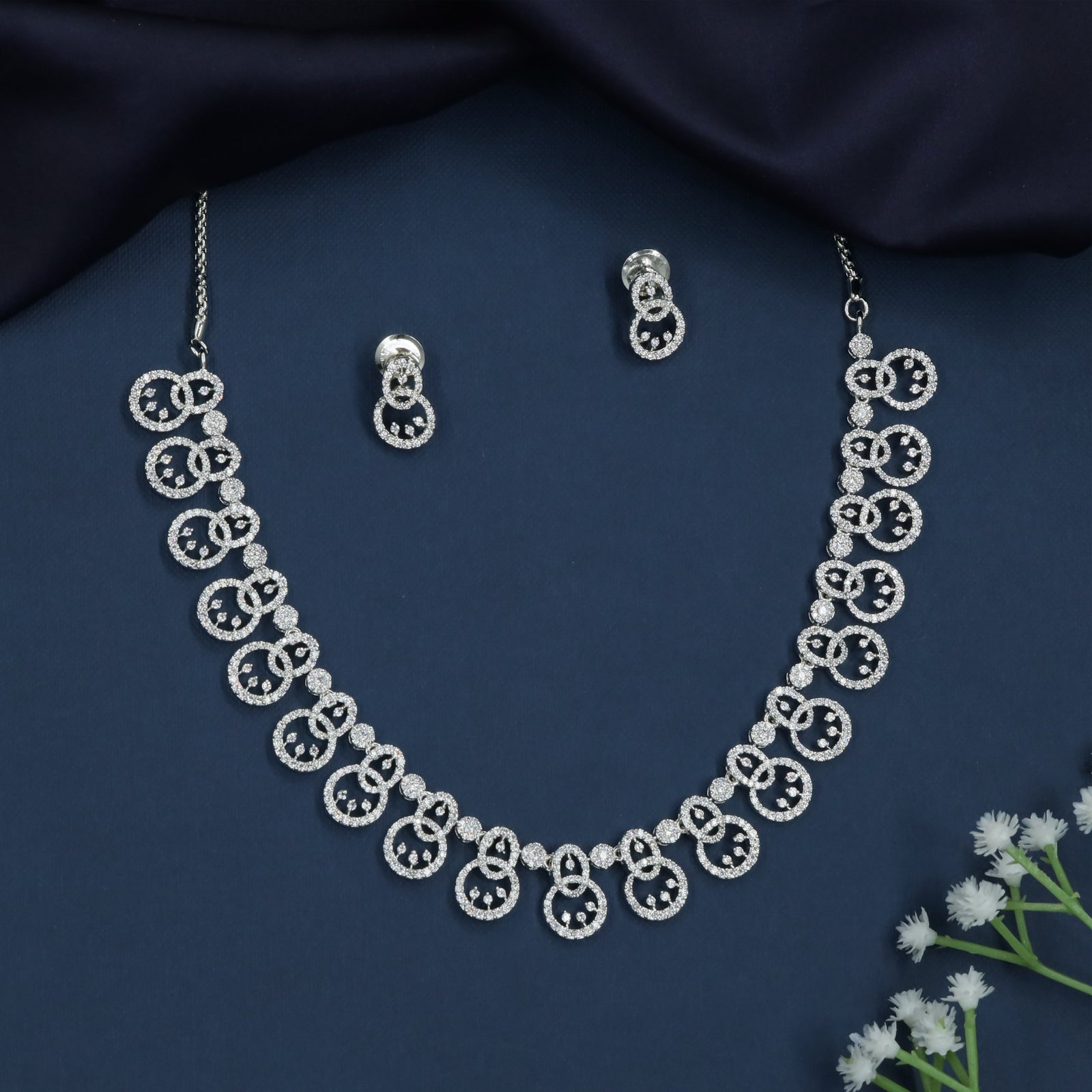 Signature Loop Pattern Necklace with Repeating Circle Layout