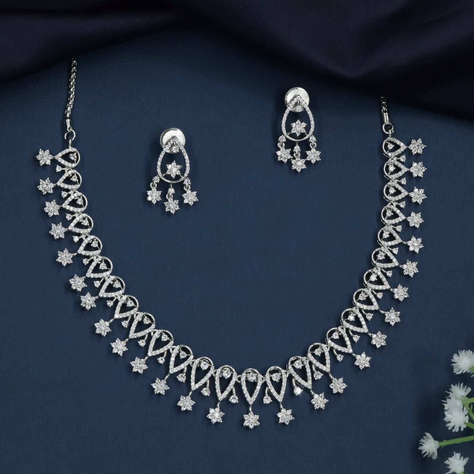 Scalloped Link Necklace with Star Drop Accents