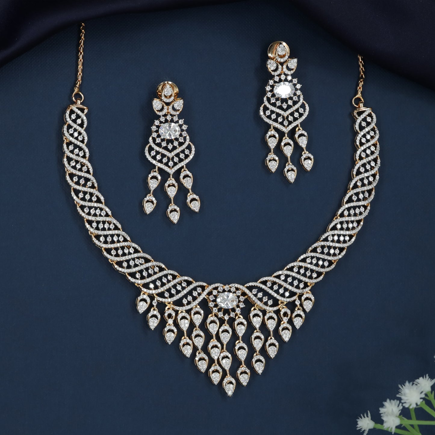 Looped Border Necklace with Decorative Drop Formation