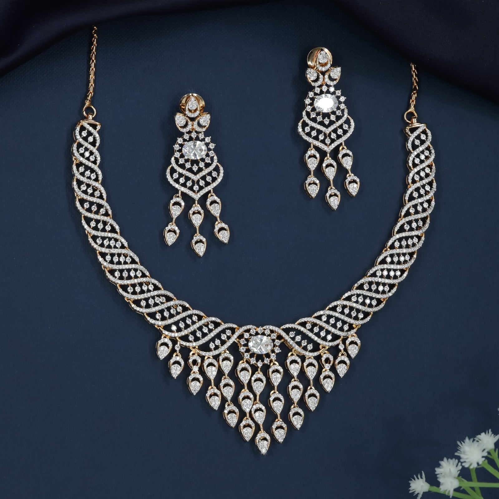 Looped Border Necklace with Decorative Drop Formation