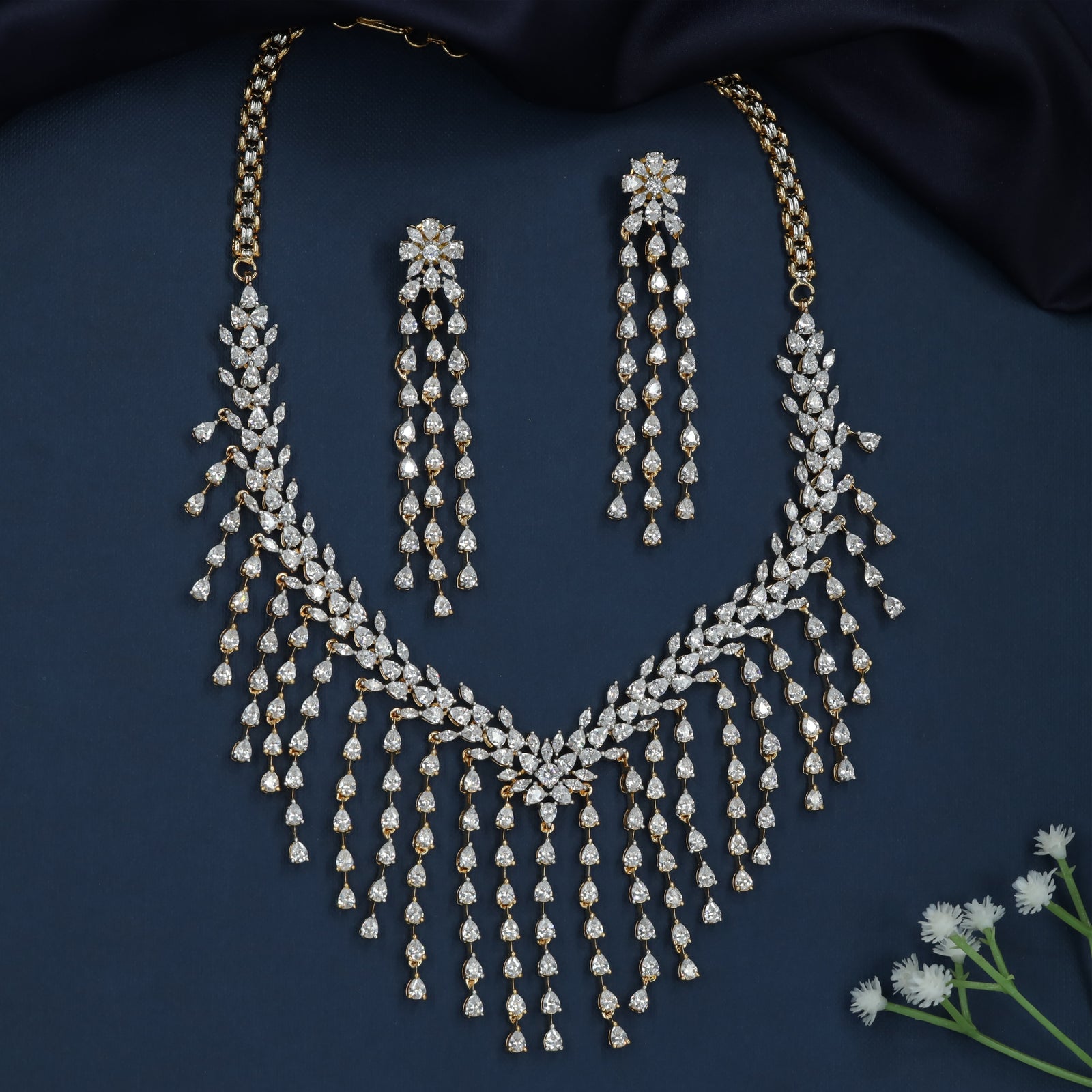 Segmented Vine GJ Necklace with Decorative Hanging Layout
