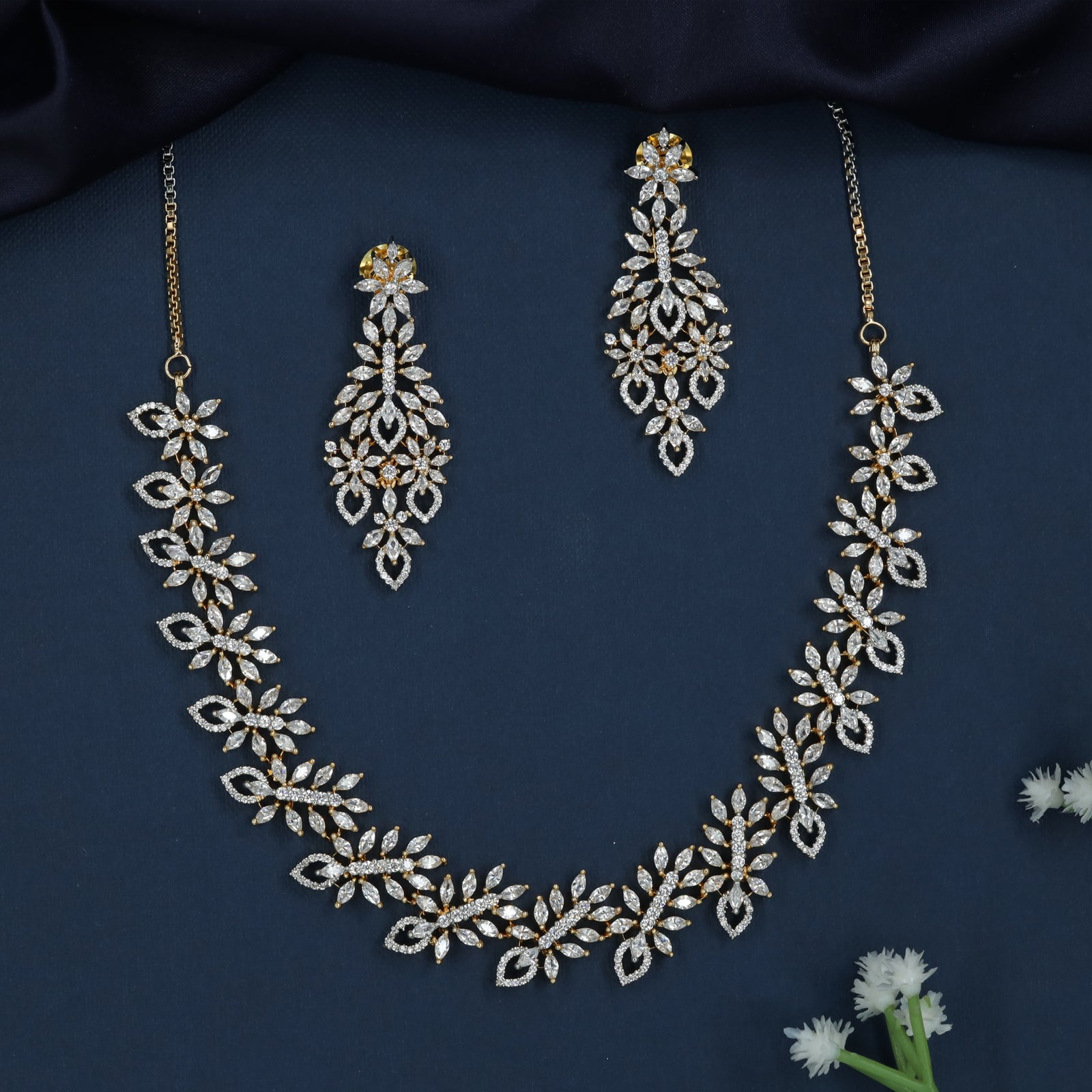 Luxury Branch Curve GJ Necklace with Repeating Open Drop Design