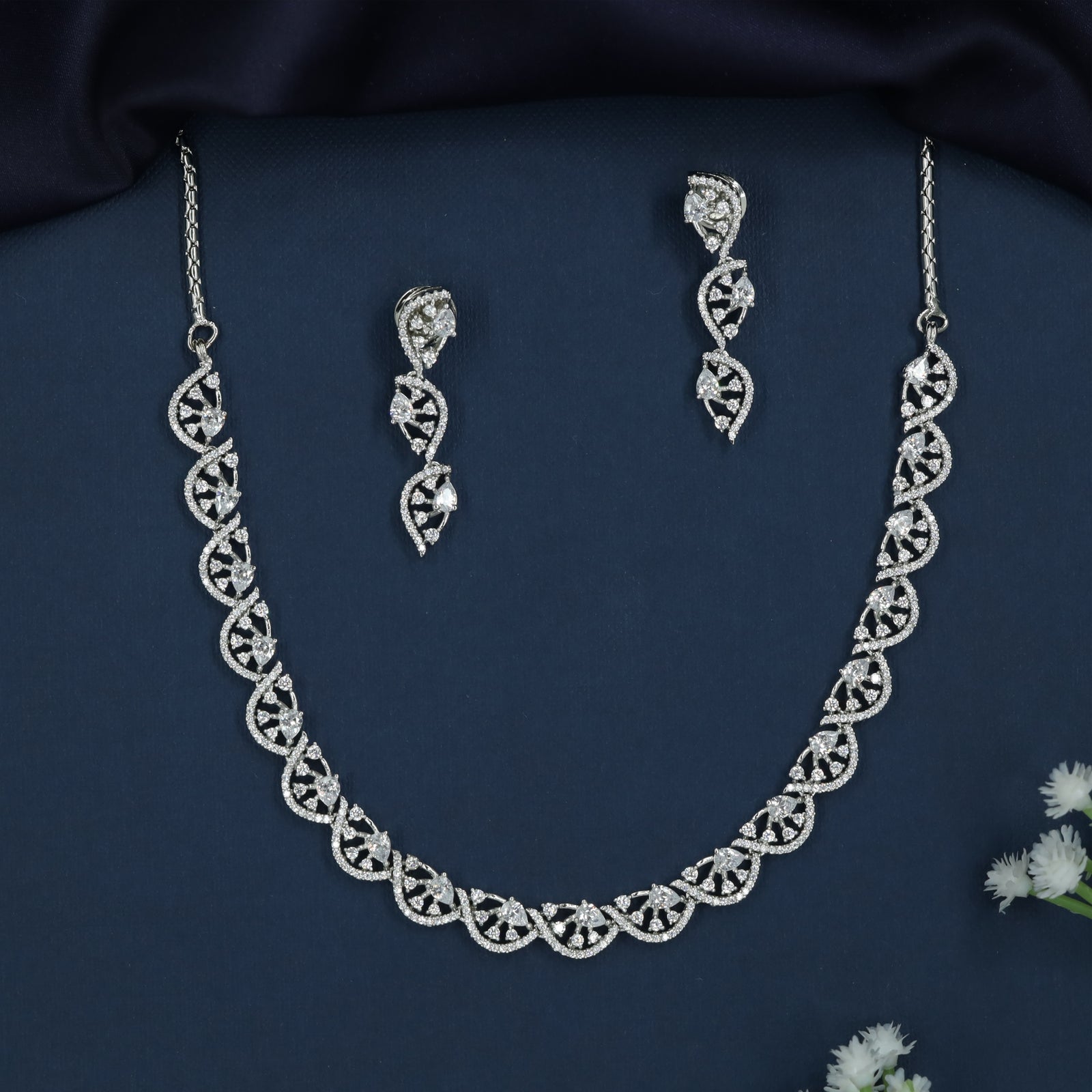 Vine Twist Curve Rhodium Necklace with Circular Link Styling