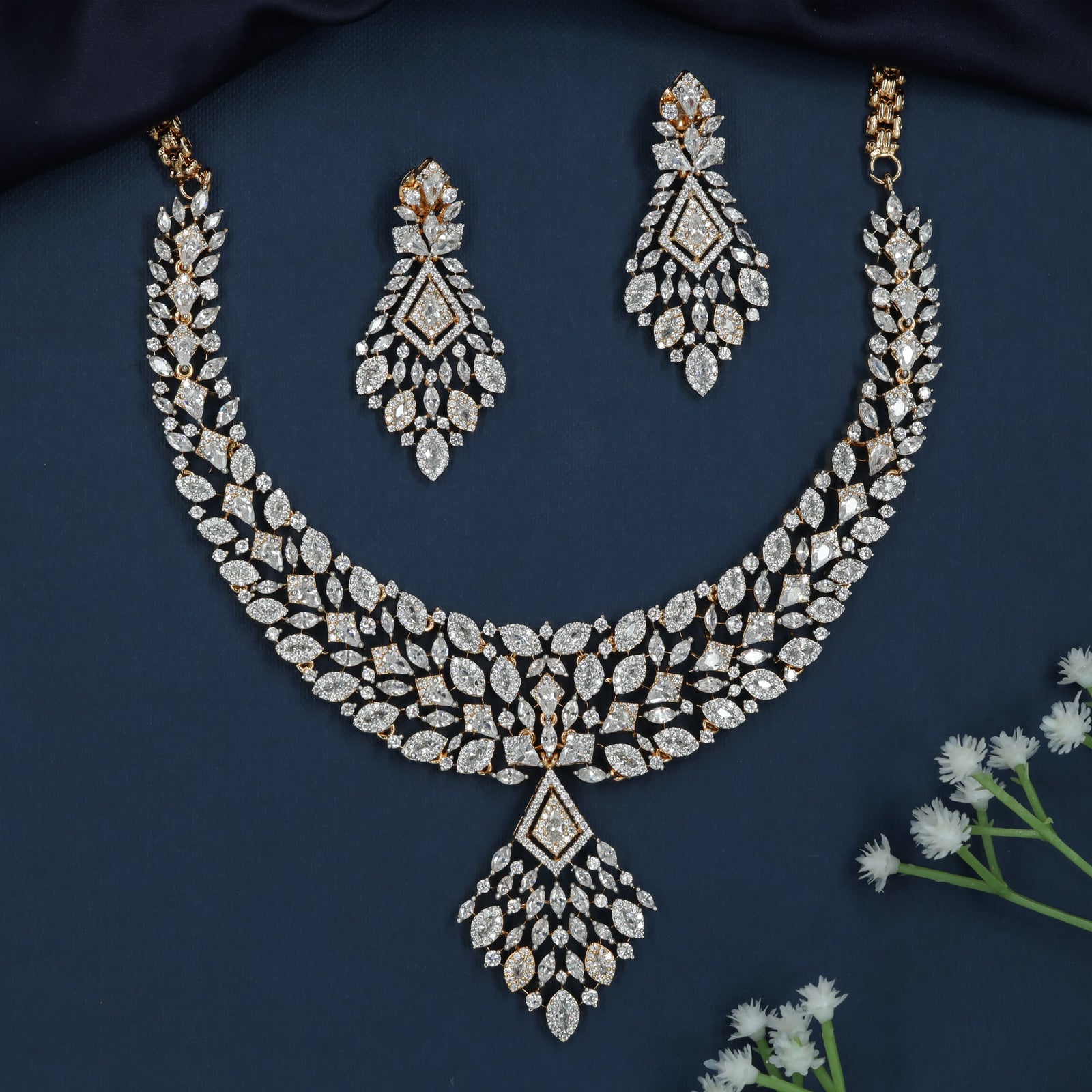 Radiating Leaf Layout Necklace in GJ Finish with Pendant Fringe