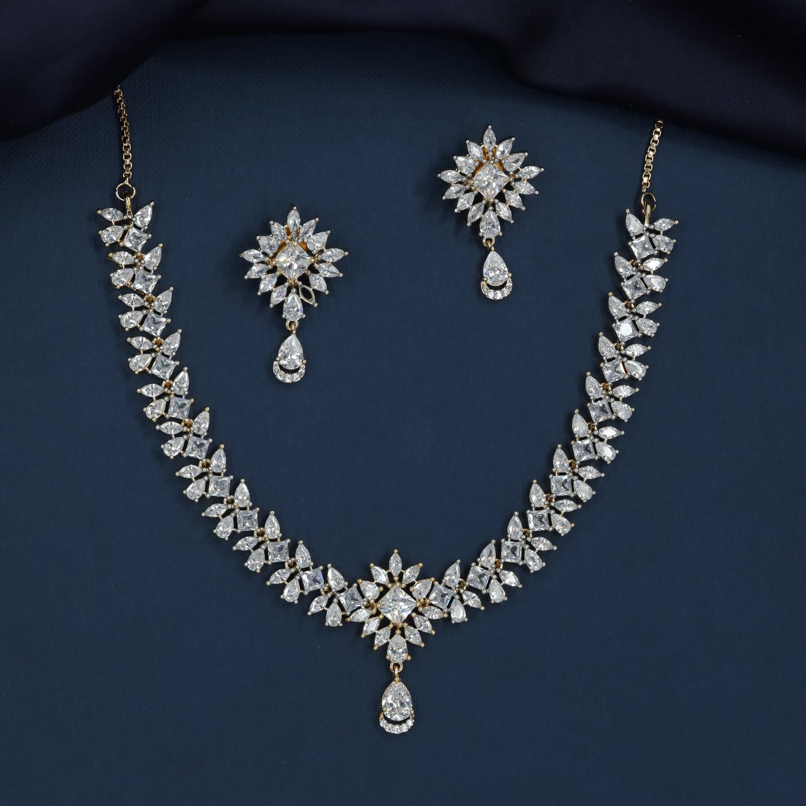 Classic Garland Layout Necklace in GJ with Tapered Drop Detailing