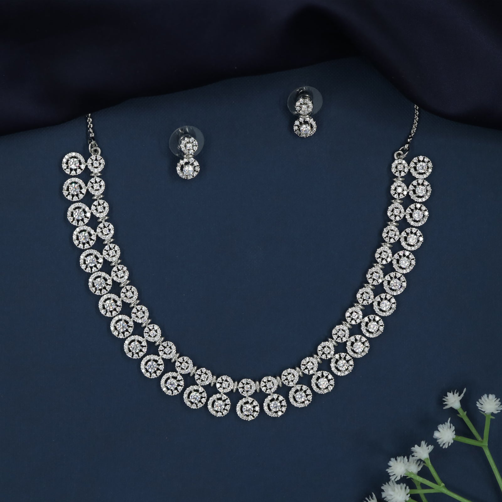 Grand Circular Border Necklace with Graduated Disc Styling