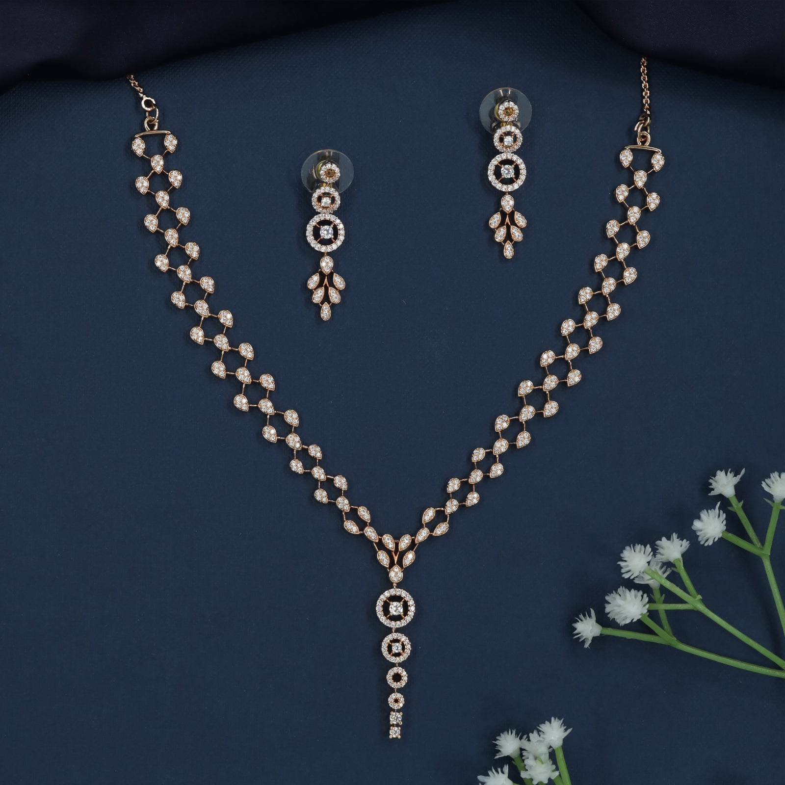 Graceful Chain Flow Necklace with Layered Circular Pendant Styling