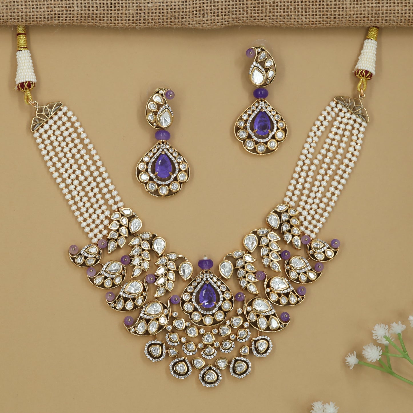 Decorative Peacock Curve Kundan Necklace with Centre Pendant Layout
