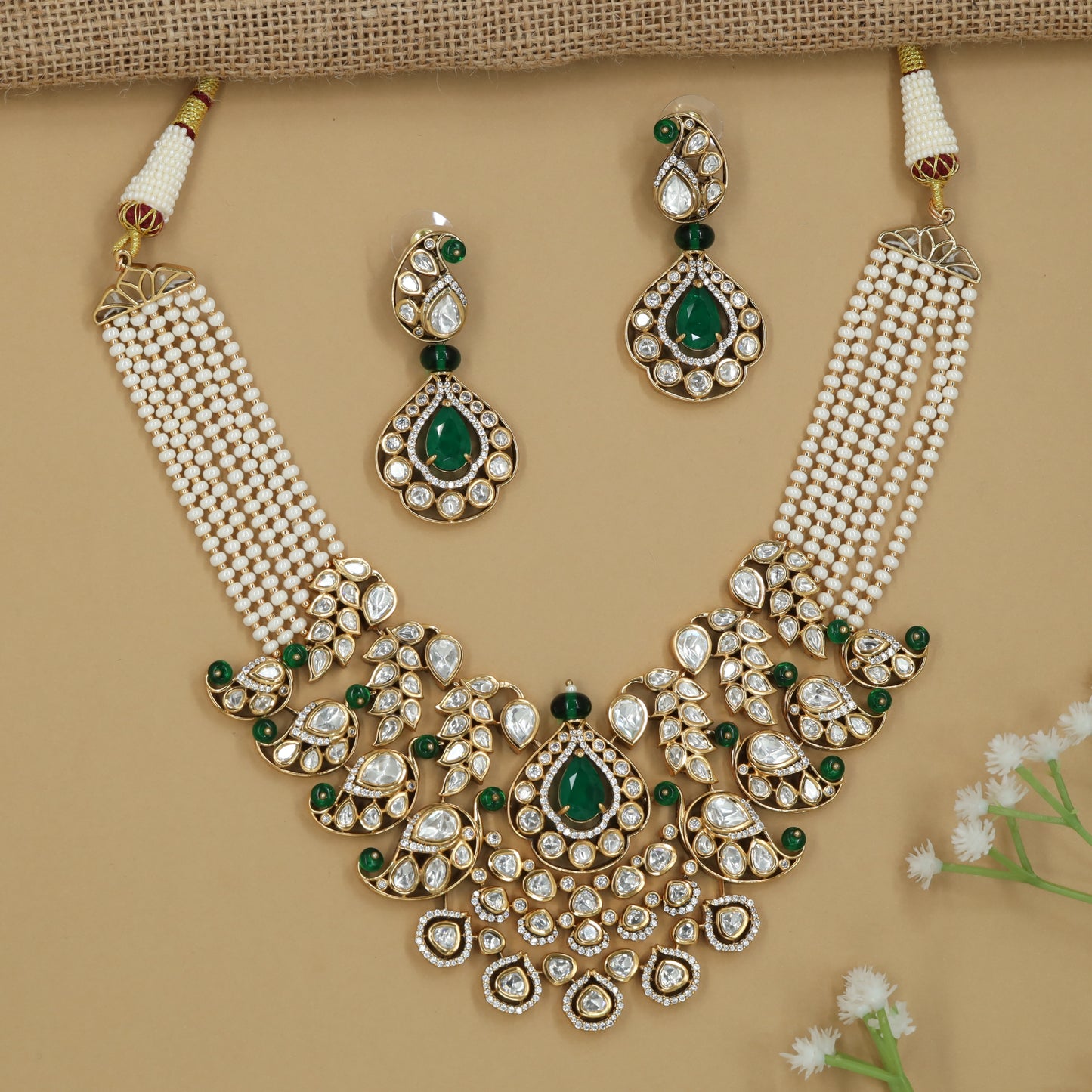 Decorative Peacock Curve Kundan Necklace with Centre Pendant Layout