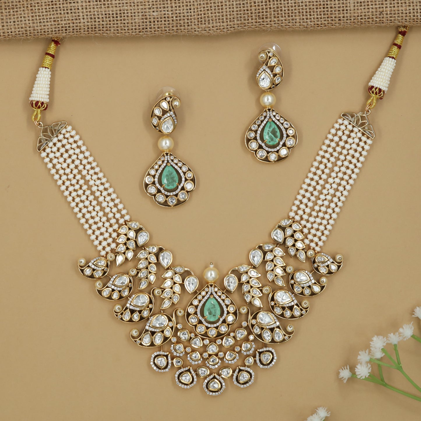 Decorative Peacock Curve Kundan Necklace with Centre Pendant Layout