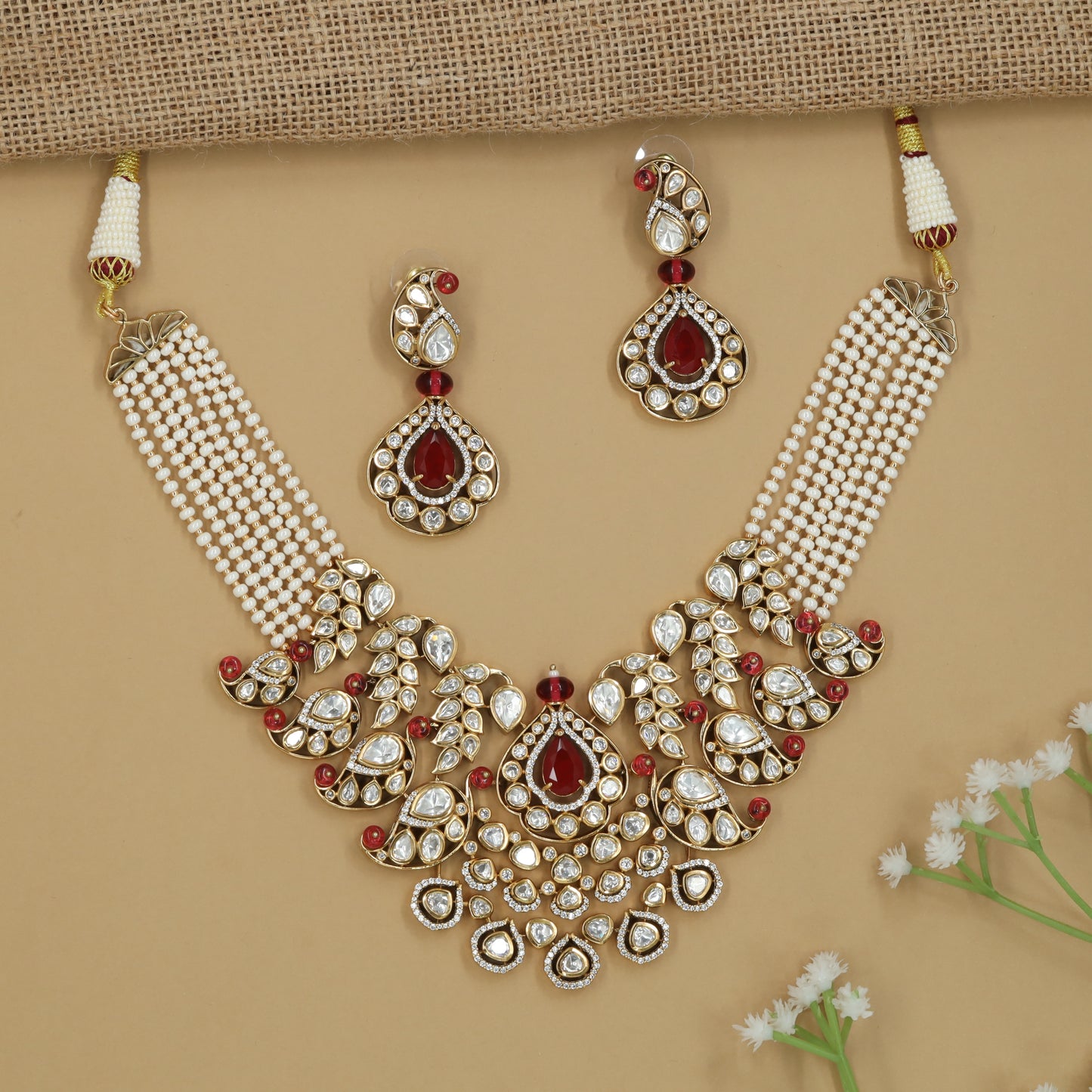 Decorative Peacock Curve Kundan Necklace with Centre Pendant Layout